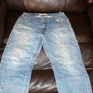 Men’s Distressed Levi Jeans